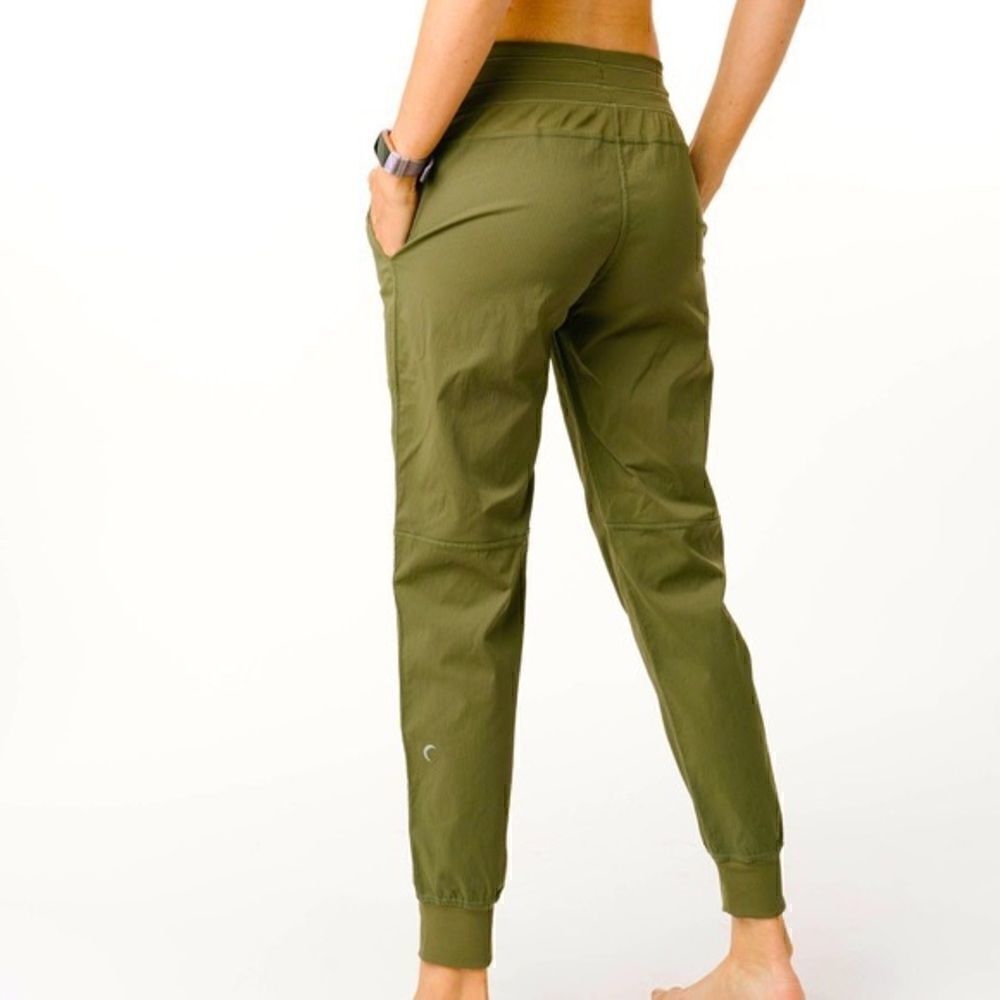 Zyia Olive Trail Joggers 